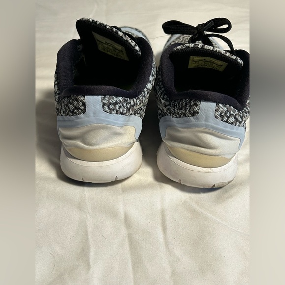 Nike Free 5.0 Running Shoes Women’s Size 8.5 Black/Gray Pattern - Picture 3 of 6